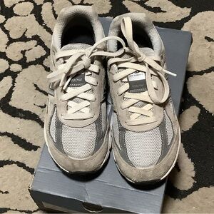 Kids New Balance 990v4